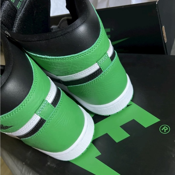 Pine green Jordan 1’s brand new - Picture 3 of 6